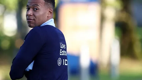 000福74分钟颗粒无收，1.3亿身价难掩平庸表现